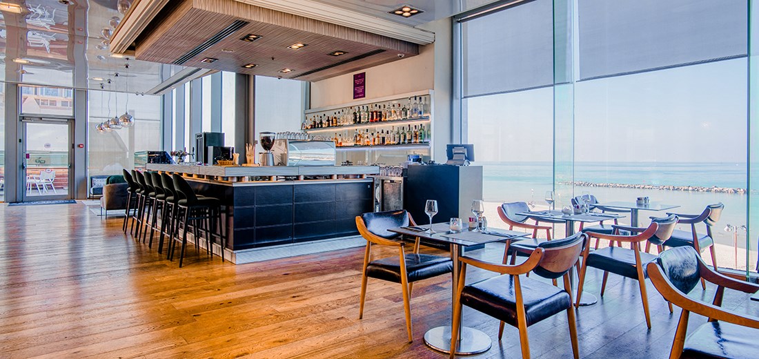 Новый ресторан Louis Bar 